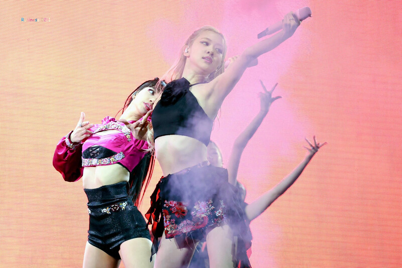 221120 BLACKPINK Rosé - 'BORN PINK' Concert in Los Angeles Day 2 documents 7