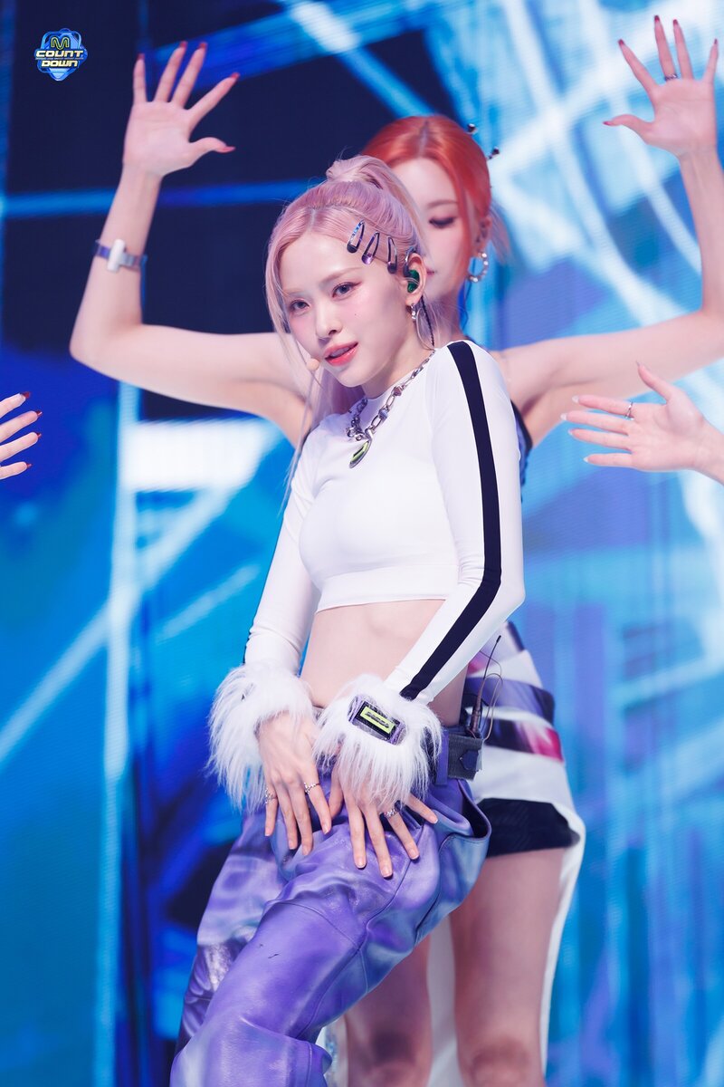 240111 ITZY Ryujin - 'BORN TO BE' and 'UNTOUCHABLE' at M Countdown documents 6