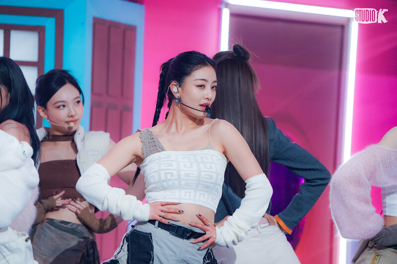 240222 - KBS Kpop Twitter Update with JIHYO - 'SET ME FREE' Music Bank Behind Photo documents 1