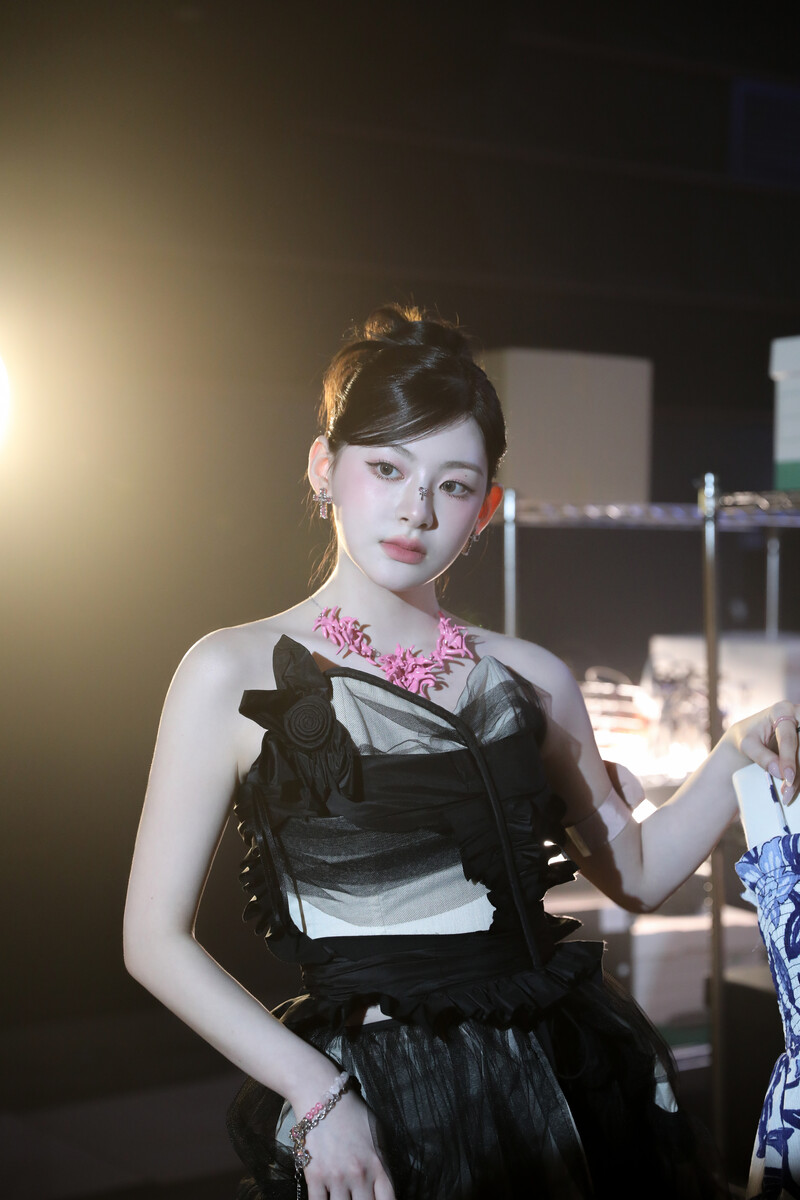 240731 High-Up Entertainment Naver Post with STAYC Seeun - "Cheeky Icy Thang" MV Behind documents 2