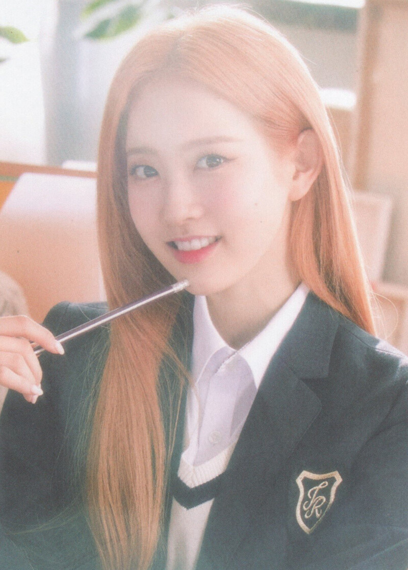 STAYC - 2022 Season's Greetings (Scans) documents 5