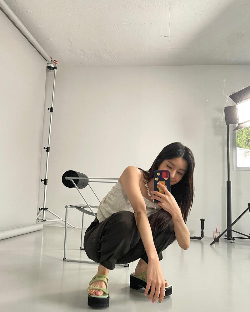 210708 Kwon Eunbi Instagram Update documents 6