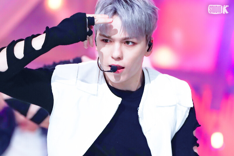 230428 SEVENTEEN Vernon - 'Super' at Music Bank documents 2