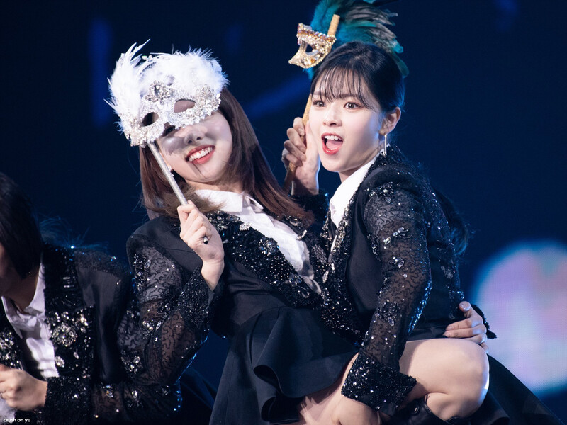 200104 TWICE Jeongyeon & Nayeon - 34th Golden Disc Awards Day 1 documents 3