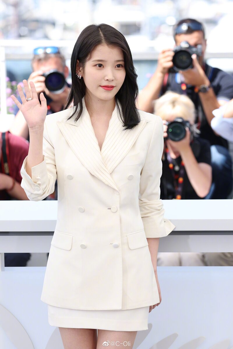220527 IU - 'THE BROKER' Photocall Event at 75th CANNES Film Festival documents 18
