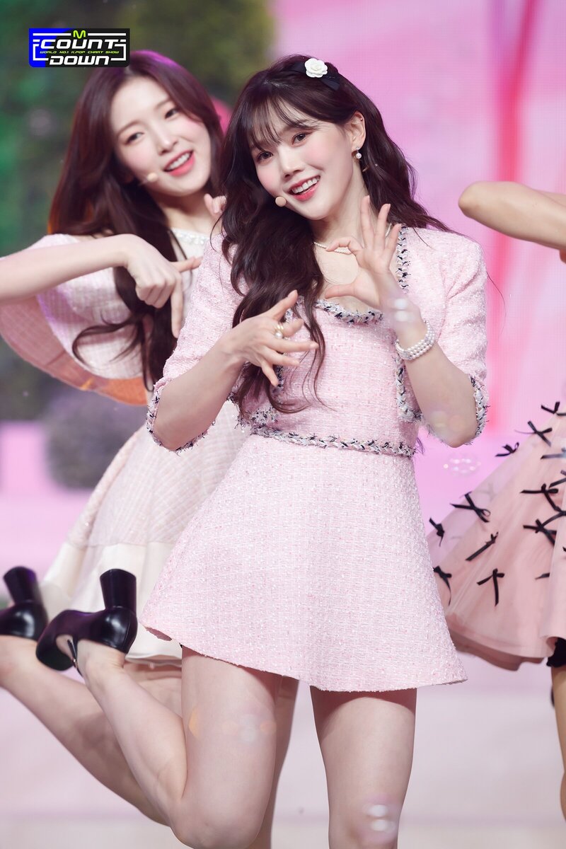 220331 OH MY GIRL - 'Real Love' at M Countdown documents 14