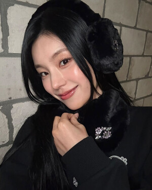 241212 - ITZY Instagram Update with YEJI