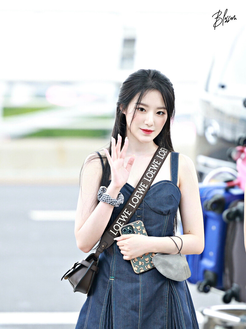 220819 (G)I-DLE Shuhua Incheon Airport Departure documents 1