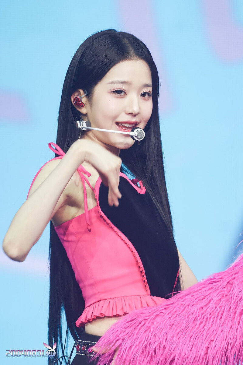 230212 IVE Wonyoung - The First Fan Concert 'The Prom Queens' Day 2 documents 17