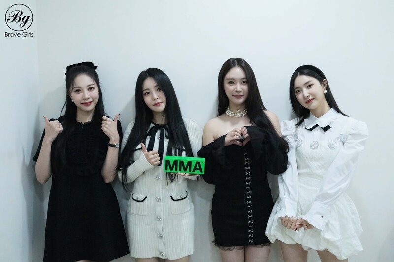 220112 Brave Girls Naver Post - MAMA2021 Behind documents 14