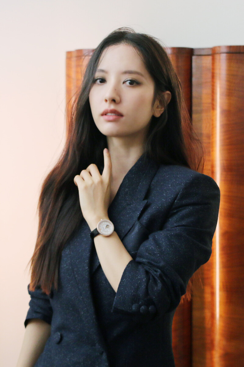 221107 Starship Naver - WJSN Bona - Armani Watch & Jewelry Photoshoot Behind documents 3