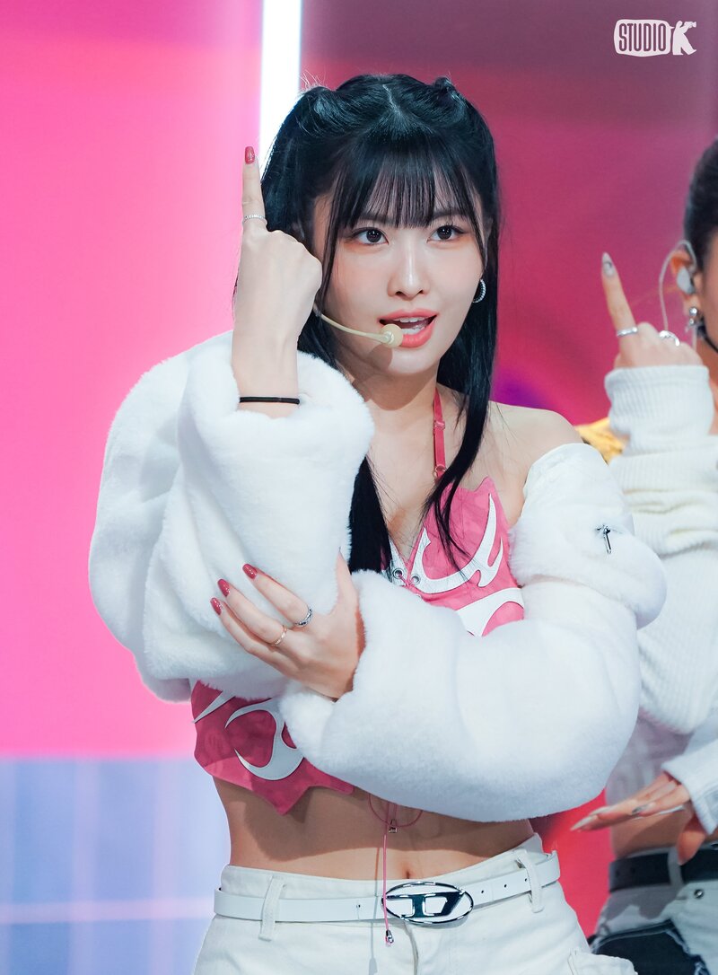240222 - KBS Kpop Twitter Update with MOMO - 'SET ME FREE' Music Bank Behind Photo documents 7