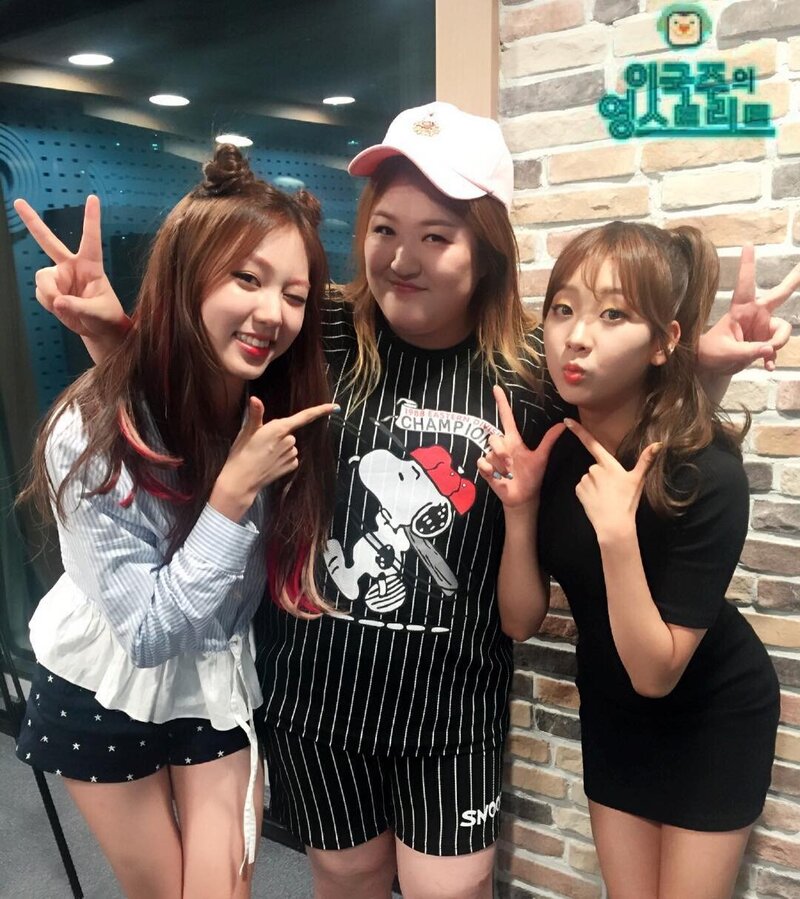 160616 sbsyoungstreet Instagram Update with Seungyeon and Eunbin documents 1
