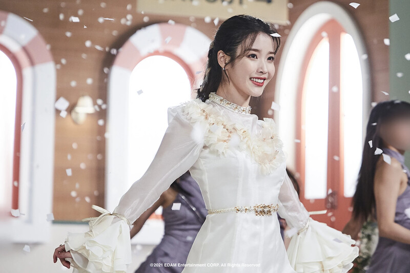 210326 Edam Naver Post - IU 'LILAC' Music Video Behind documents 23