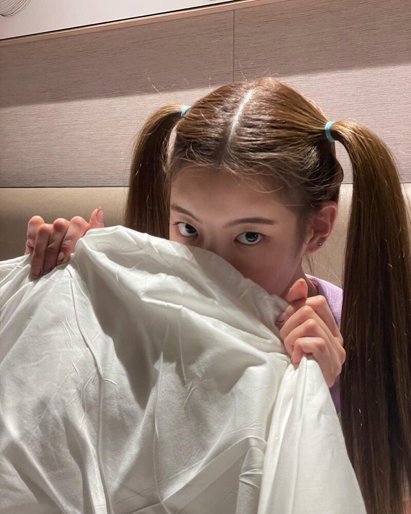 210609 ITZY Instagram Update - Lia & Yuna documents 6