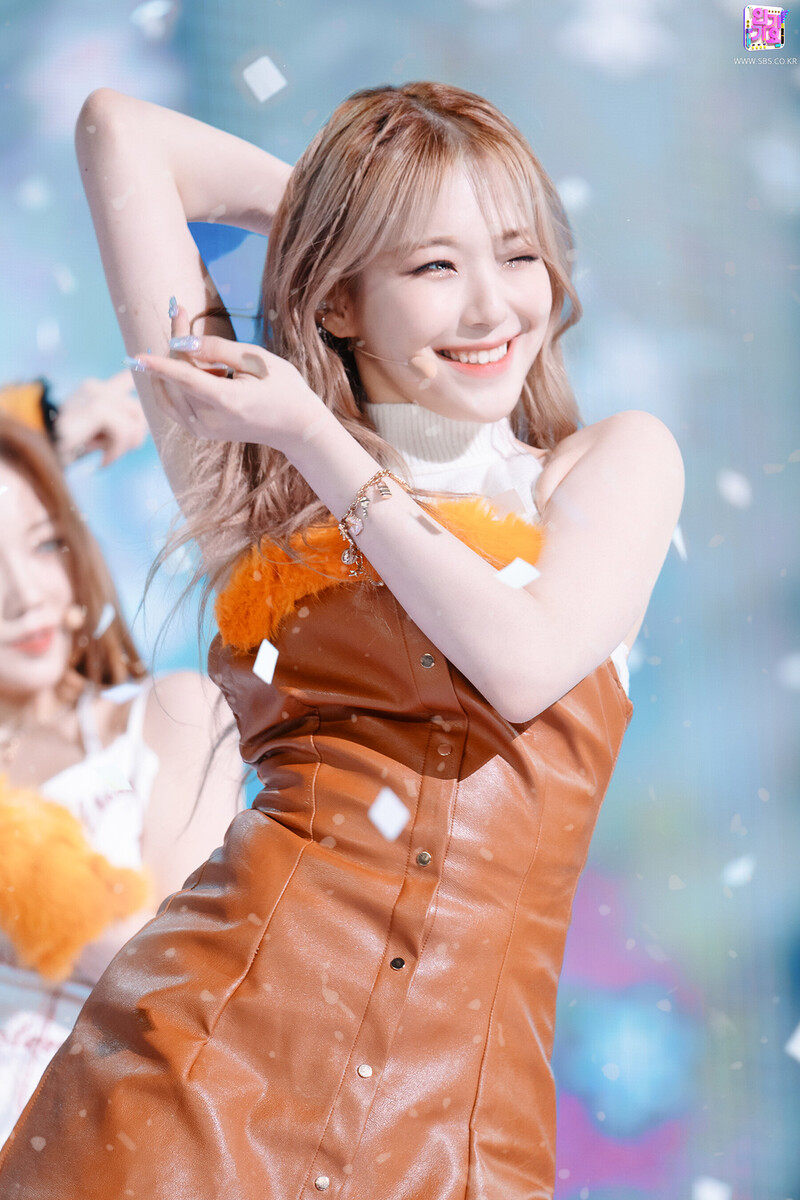 220130 fromis_9 Jiheon - 'DM' at Inkigayo documents 5