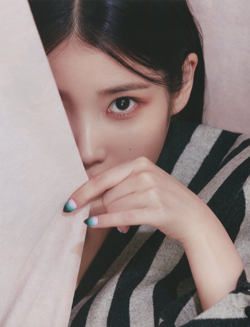 IU for Vogue Korea December 2022 Issue (Scans) documents 3