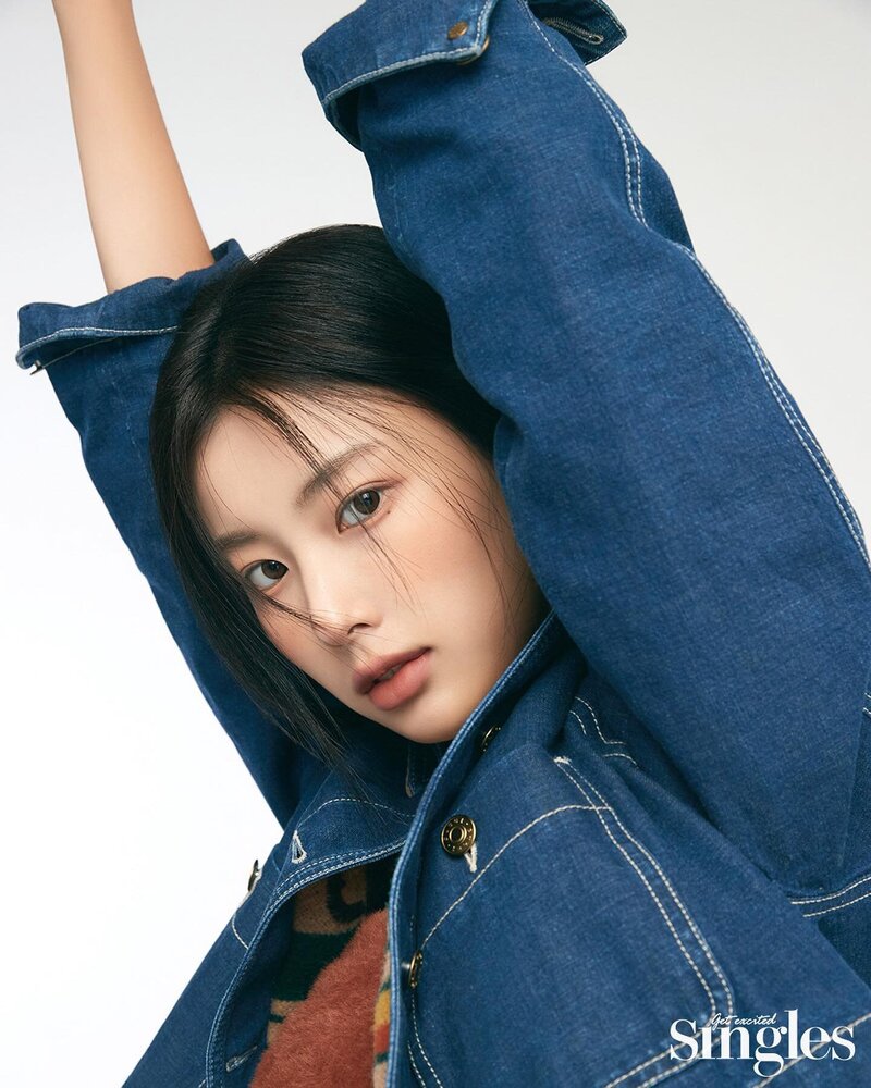 Kang Hyewon for Singles Magazine November 2022 Issue documents 1