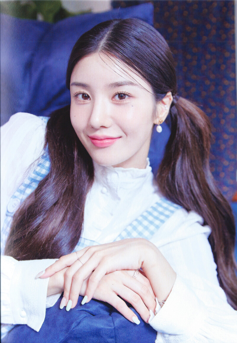 Kwon Eunbi 2022 Season's Greetings (Scans) documents 19