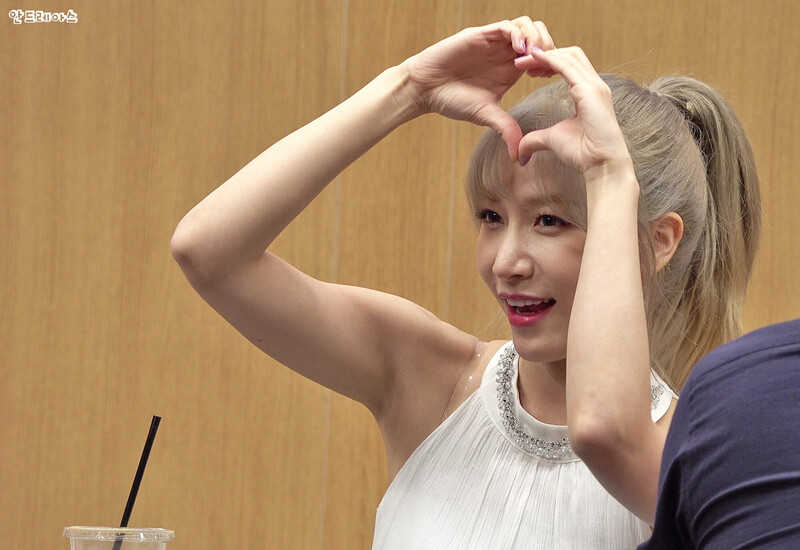 180826 Laboum Soyeon TCC Art Center Fansign documents 11