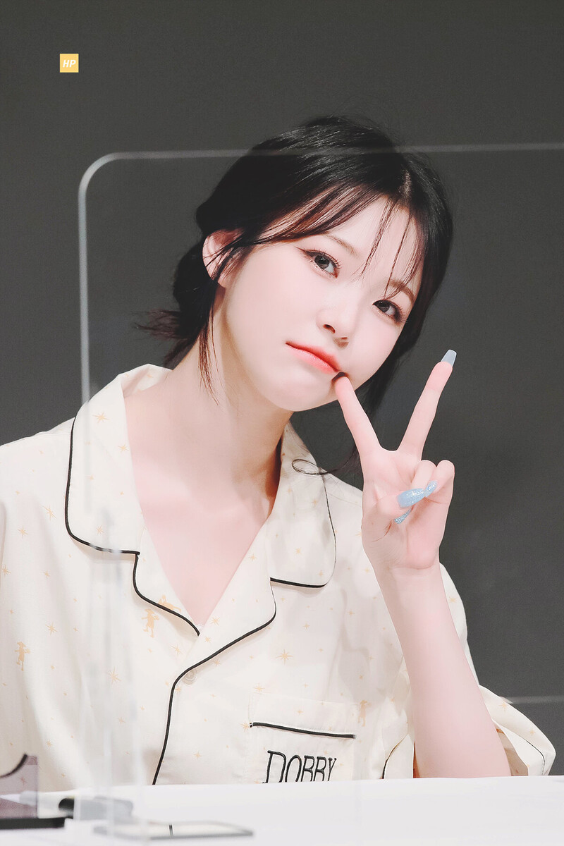 220703 fromis_9 Jiheon documents 1