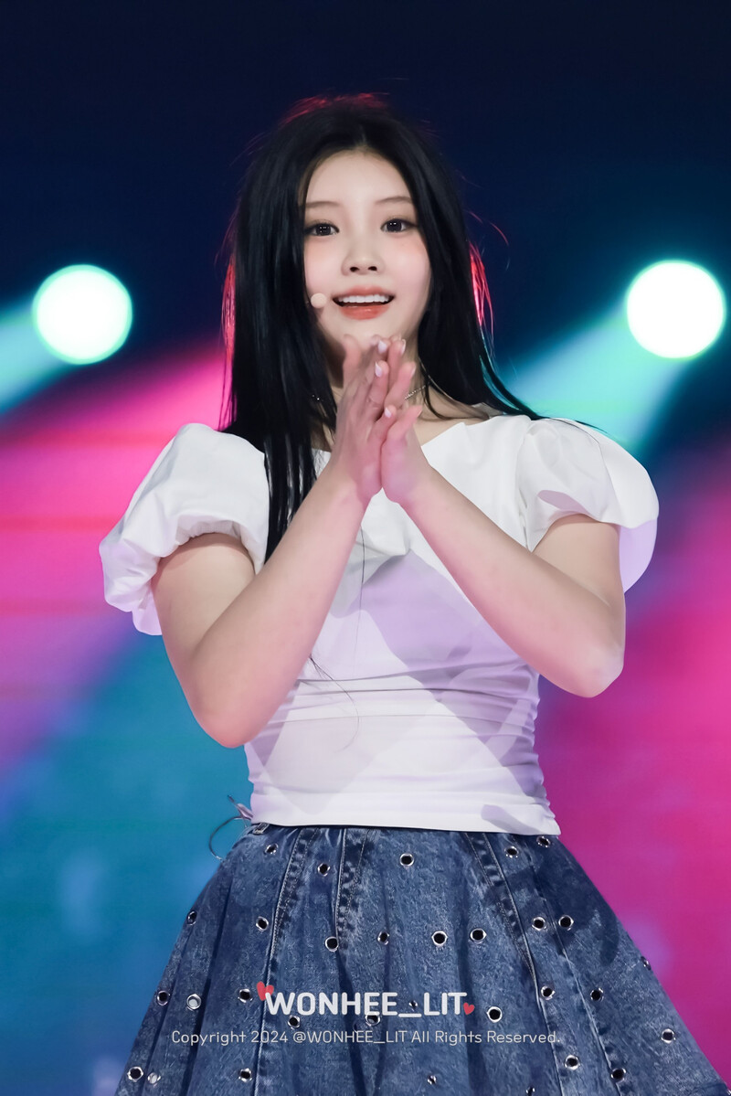 240602 ILLIT Wonhee at K-Wave Concert Inkigayo documents 7