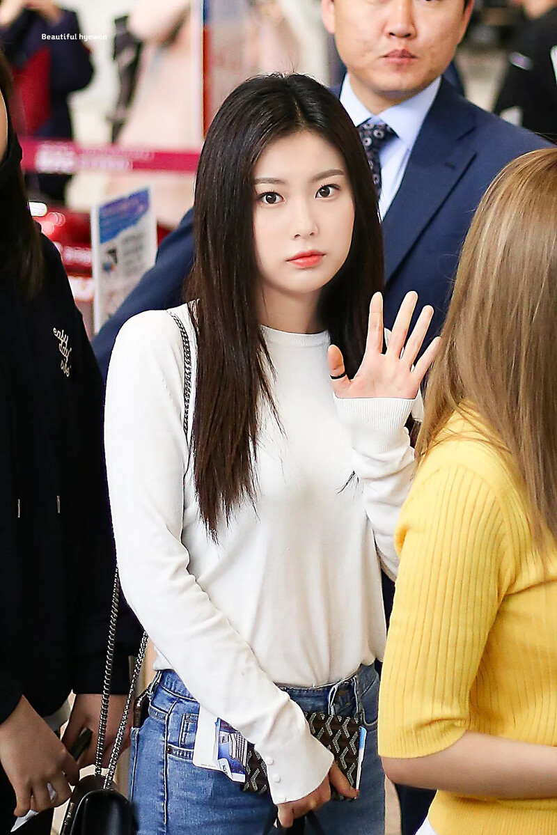 990705_hyewon D5YKN1sUUAAJCjH  20190430.jpg