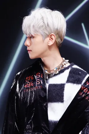 EXO ‘Obsession’ MV Behind Photo // Baekhyun