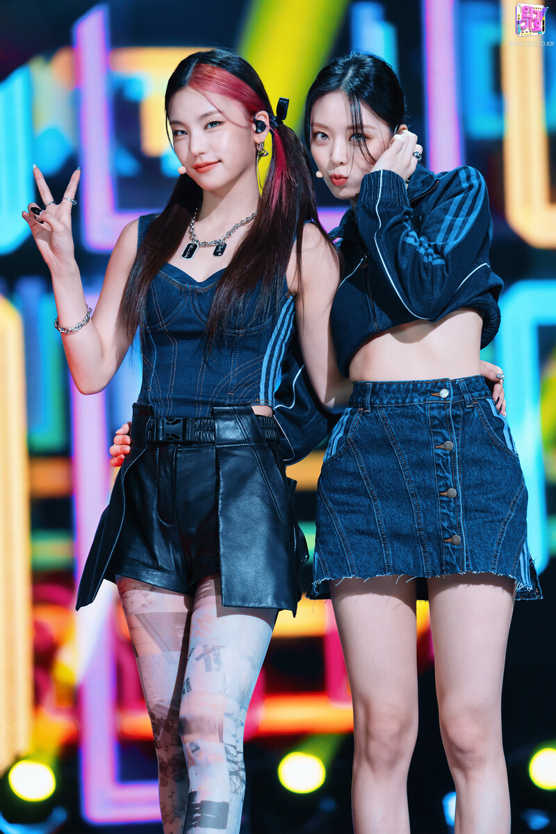 211017 ITZY - 'SWIPE' at Inkigayo documents 1