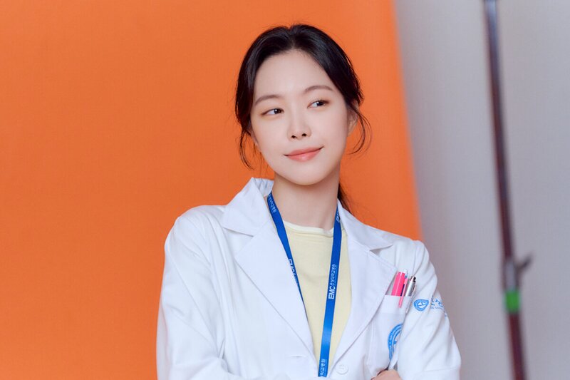 220102 YG Stage Naver Post - Naeun - 'Ghost Doctor' Behind documents 6