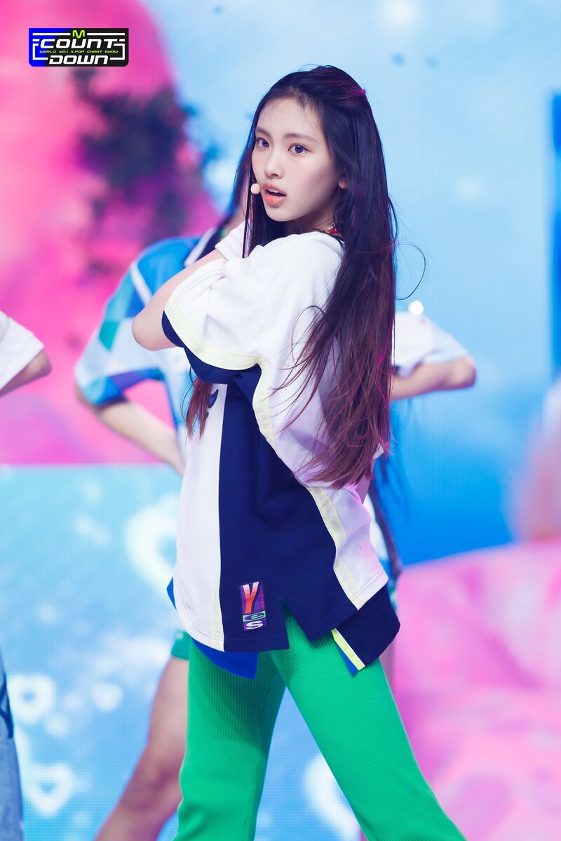 220811 NewJeans Hyein 'Attention' at M Countdown documents 2