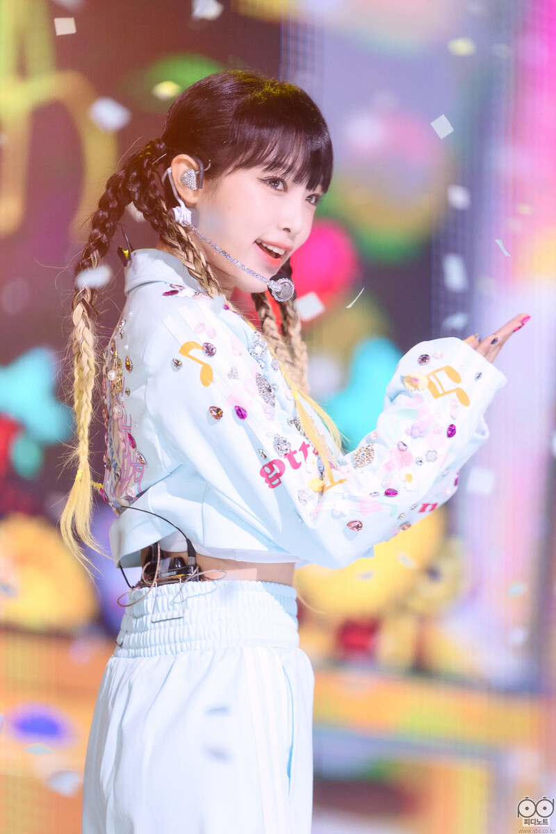 220814 Yena - 'SMARTPHONE' at Inkigayo documents 6