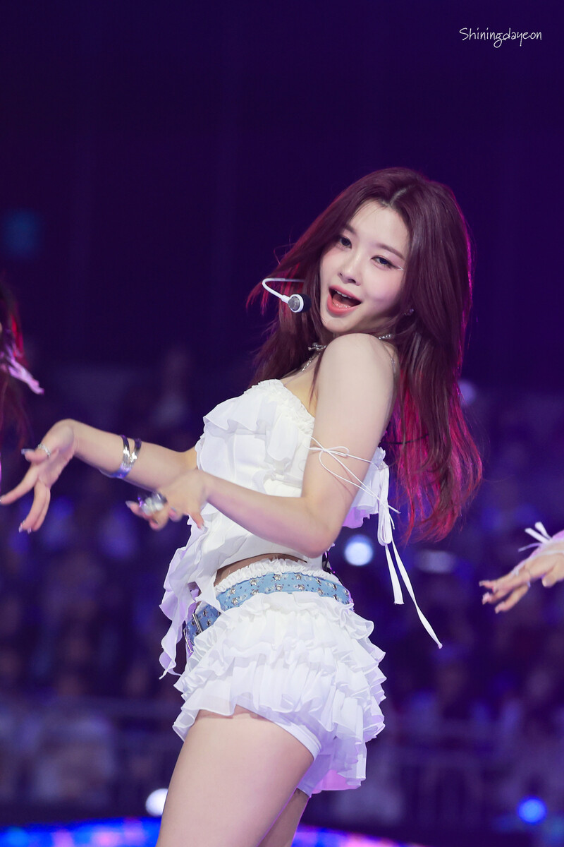 240602 Kep1er Dayeon at K-Wave Concert Inkigayo documents 3