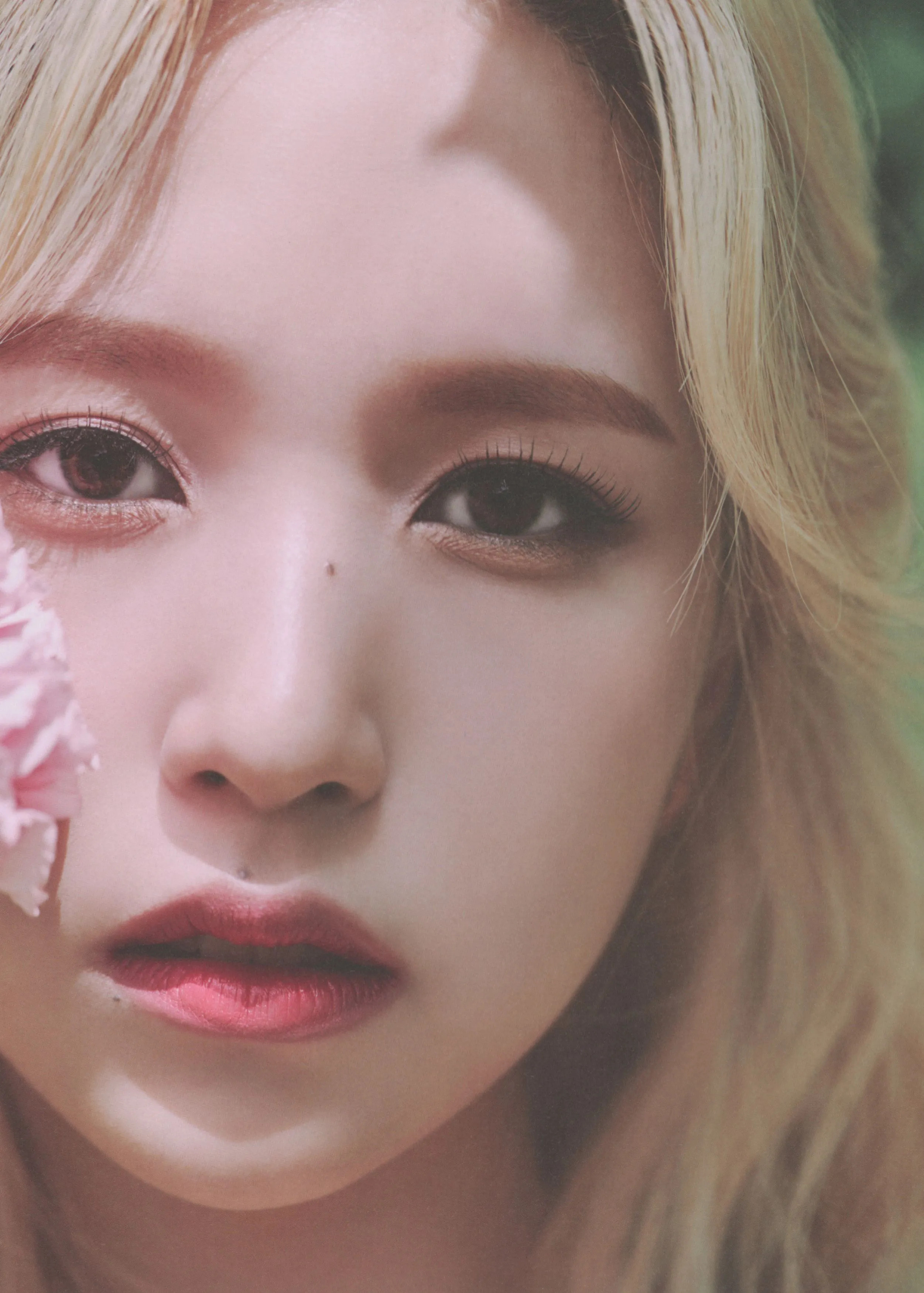 Yes, I am Mina 1st Photobook [SCANS] | kpopping