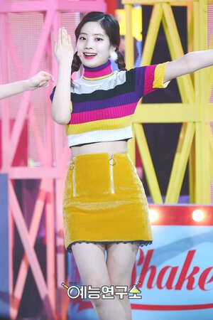 171216 TWICE Dahyun - 'Heart Shaker' & 'Merry & Happy' at Music Core
