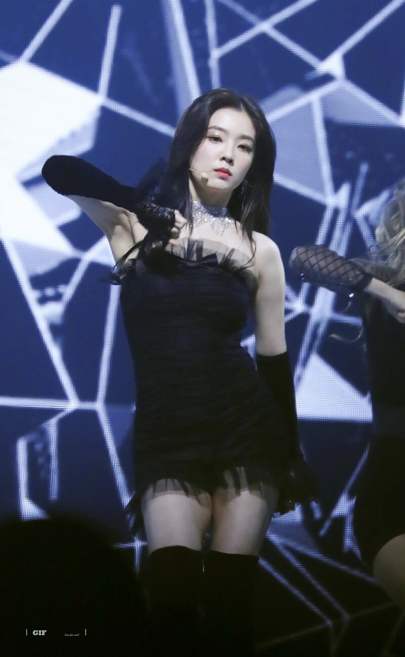 200130 Red Velvet Irene at Seoul Music Awards Red Carpet documents 13