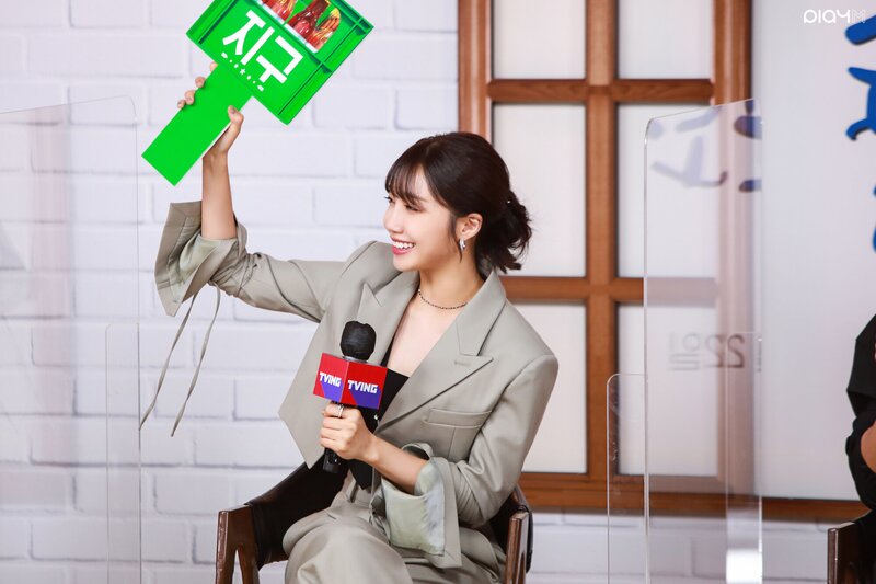 211026 IST Naver post - Apink EUNJI 'Work later, Drink now' drama Production Presentation behind documents 21