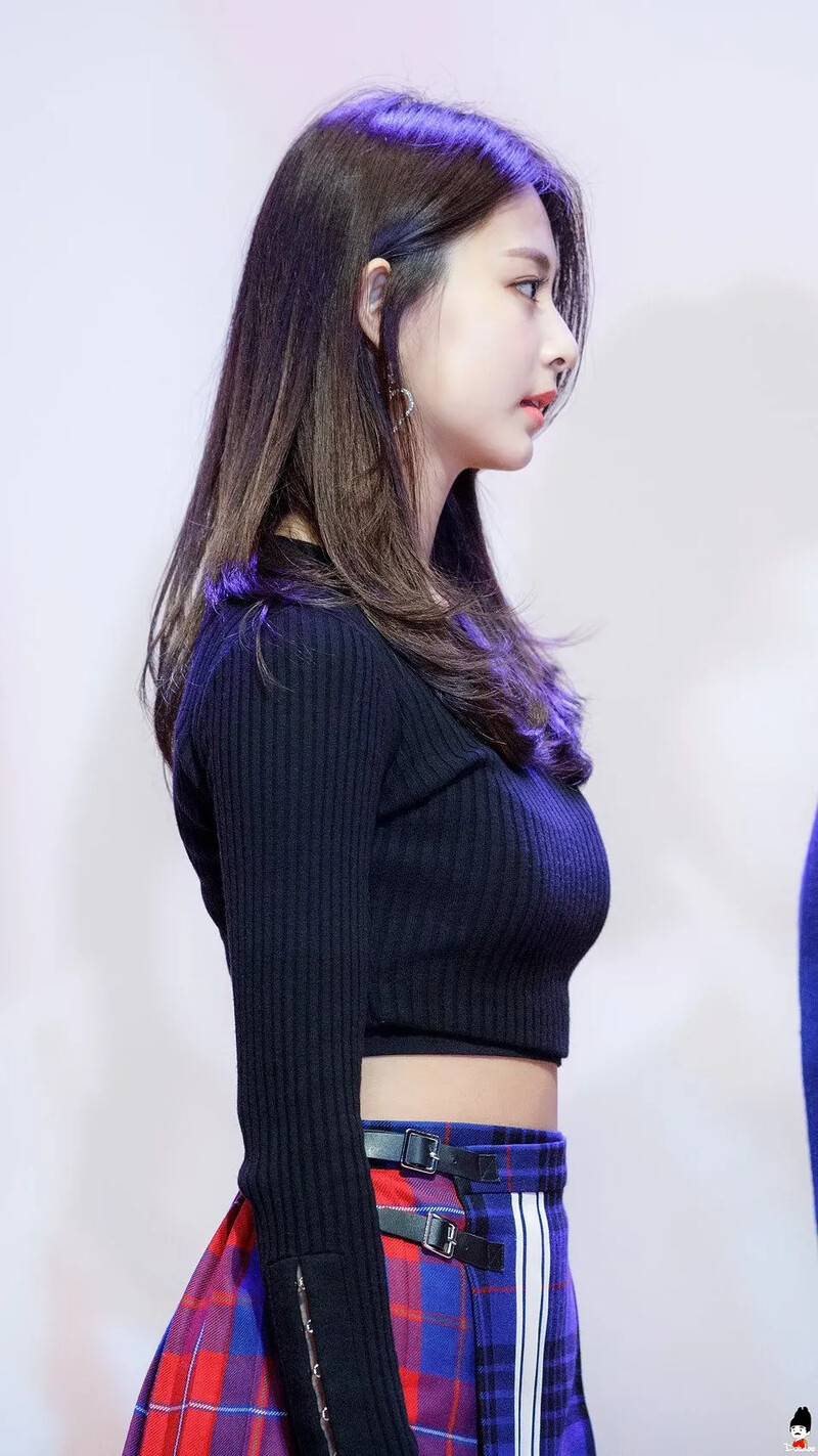 Tzuyu1014.jpg