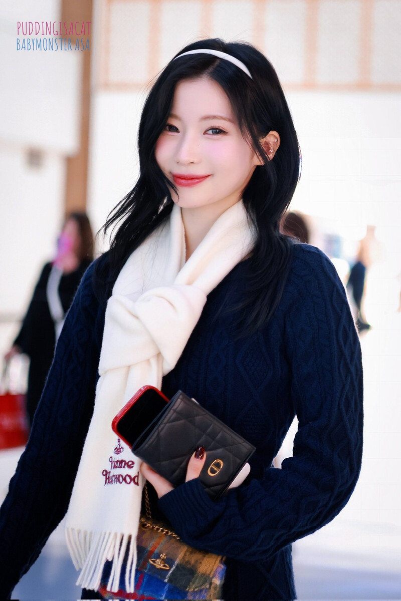 241226 BABYMONSTER Asa at Gimpo International Airport documents 1