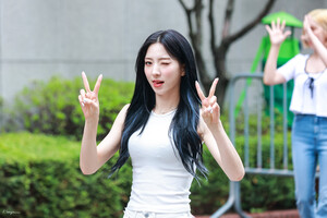 220708 WJSN Eunseo - Music Bank Commute