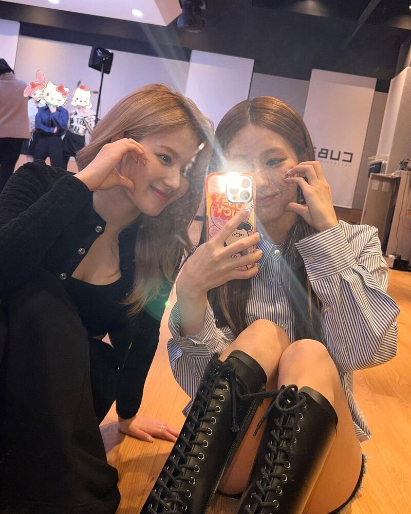 220528 Miyeon Instagram Update - Miyeon with TWICE Sana documents 2