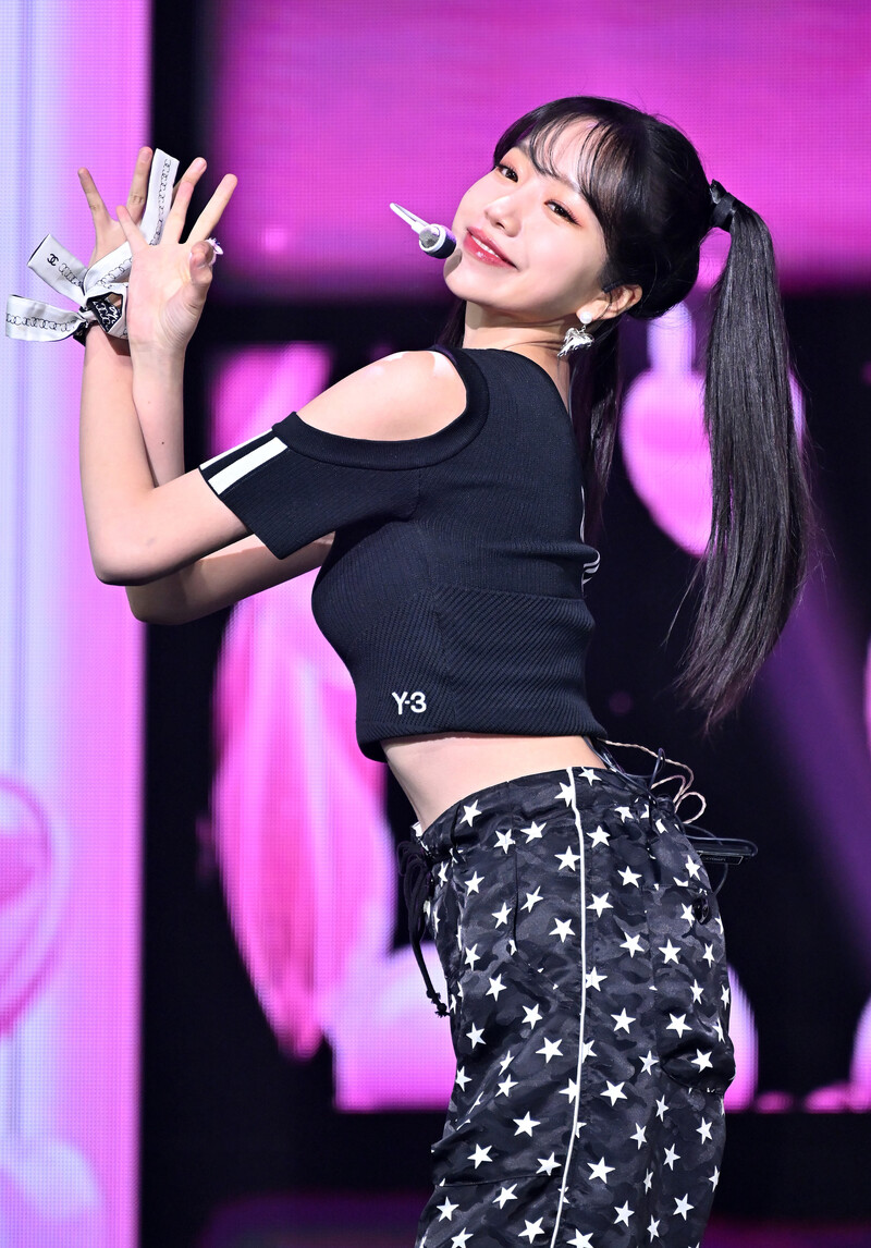 220602 Jo Yuri at "Op.22 Y-Waltz : in Major" Comeback Showcase documents 5