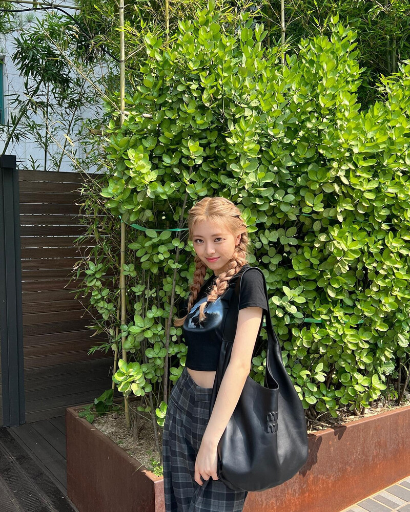 220719 ITZY Instagram Update - Yuna documents 6