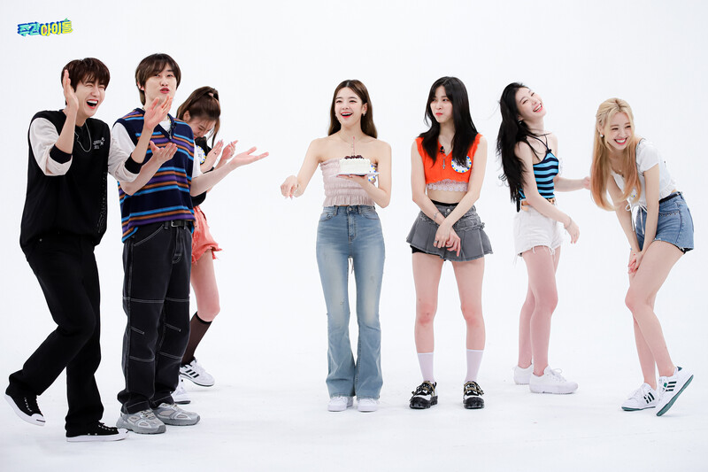 220720 MBC Naver - ITZY at Weekly Idol documents 7