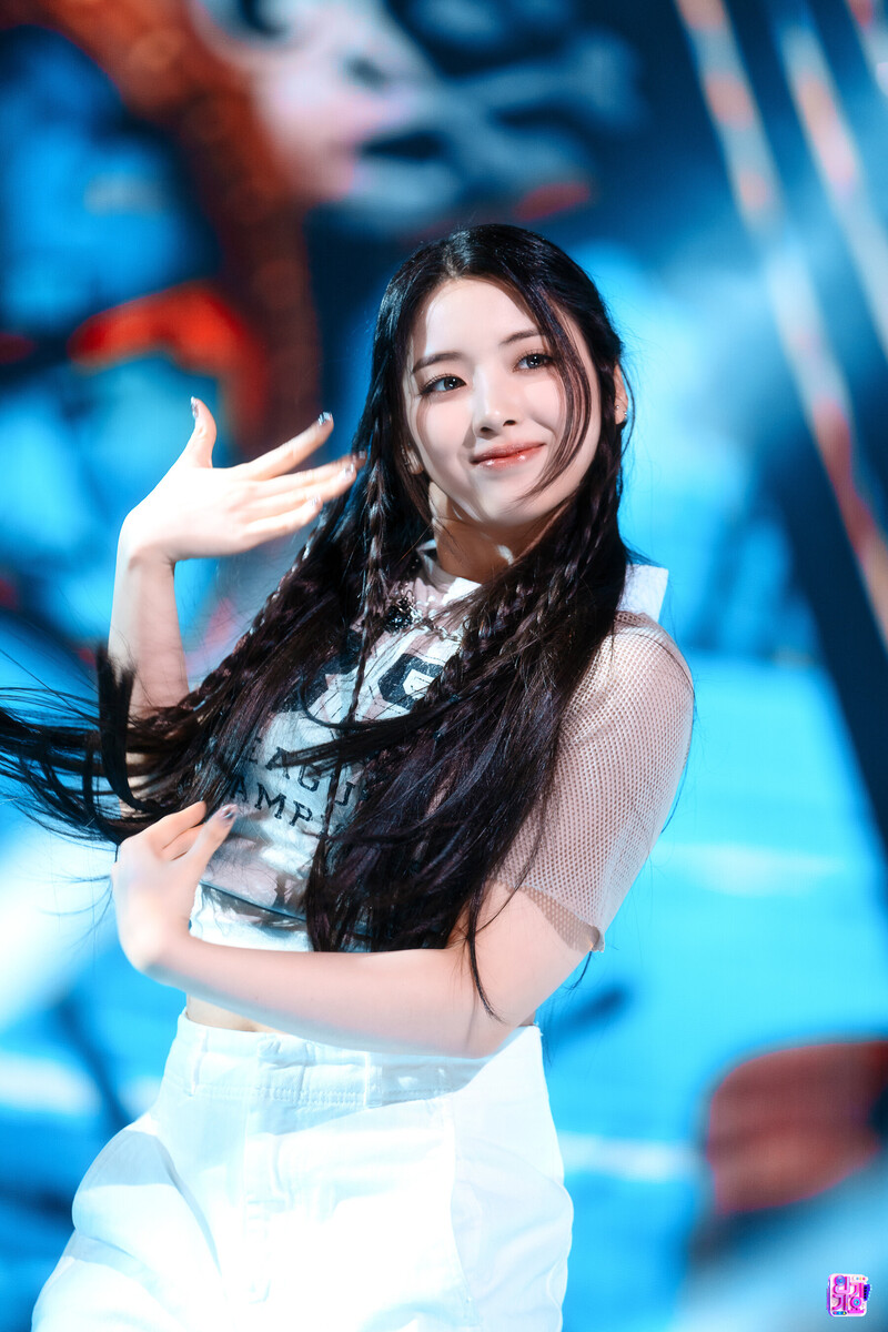 230402 NMIXX Jiwoo - 'Love Me Like This' at Inkigayo documents 19