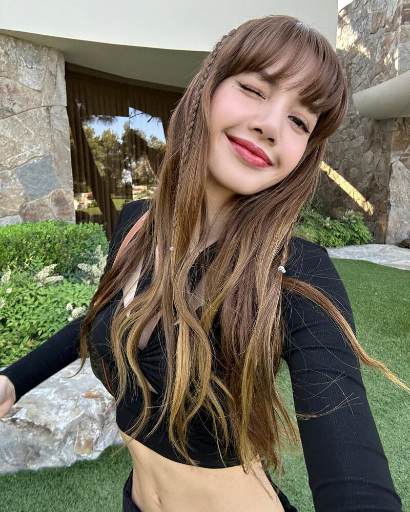 230428 - LISA Instagram Update documents 10