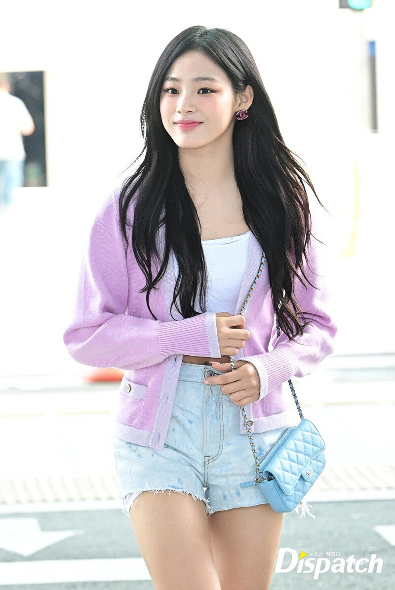 230731 NewJeans Minji at the Incheon International Airport documents 5