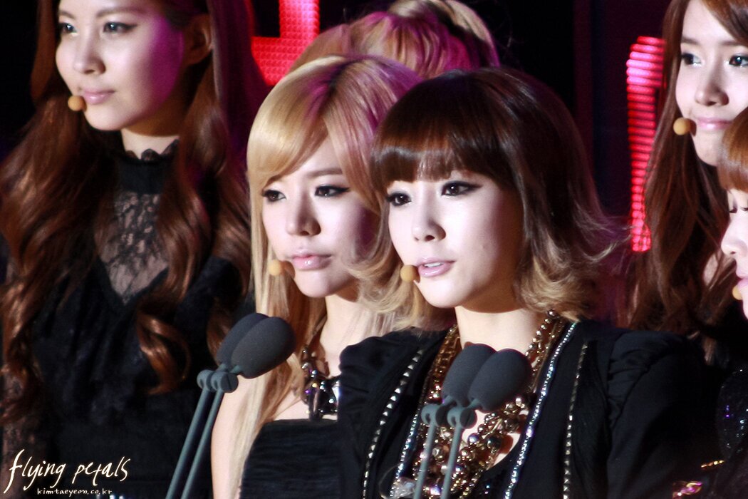 101209 Girls' Generation at 2010 Golden Disk Awards | kpopping