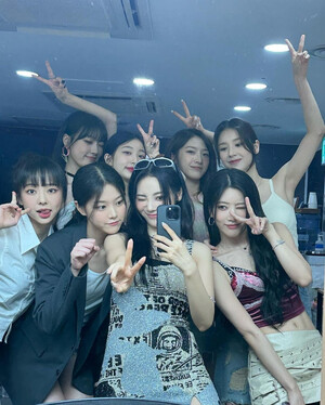 230712 ARTMS Jinsoul Instagram Update with Kim Lip, Choerry, Heejin, Haseul, Hyunjin, Vivi & Yeojin