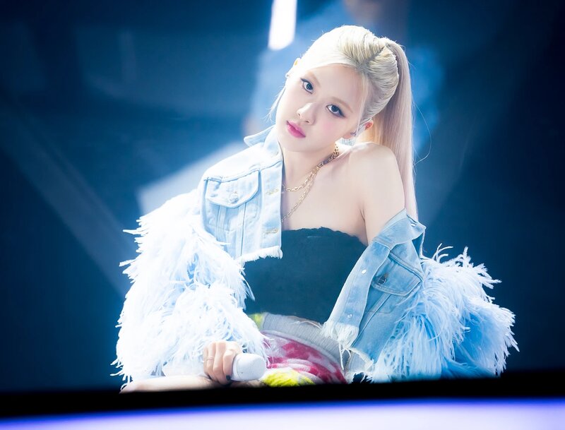210314 - ROSÉ at SBS Inkigayo - GONE - ON THE GROUND (Solo Debut) documents 12